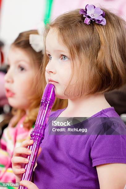 Preschool Children In Una Classe Di Musica - Fotografie stock e altre immagini di 4-5 anni - 4-5 anni, Allegro, Allievo