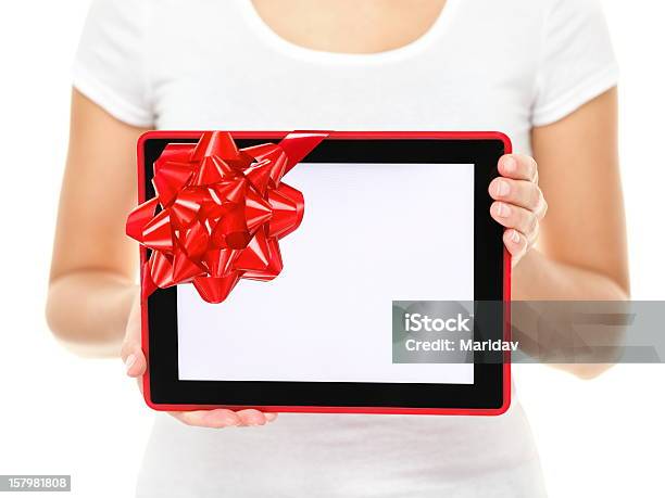 Tableta De La Pantalla De Regalos Foto de stock y más banco de imágenes de Adulto - Adulto, Entregando, Niño