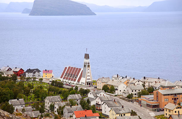 hammerfest, norwegen, die nördlichste stadt der welt. - hammerfest stock-fotos und bilder