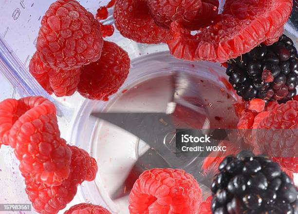 Foto de Liquidificador Com Frutas e mais fotos de stock de Liquidificador - Liquidificador, Fruta, Macrofotografia