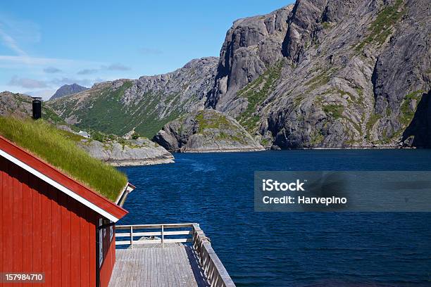 De La Pesca Tradicional De Noruega Foto de stock y más banco de imágenes de Aire libre - Aire libre, Balcón, Cabaña