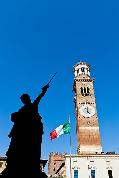 lamberti tower, verona - torre dei lamberti zdjęcia i obrazy z banku zdjęć
