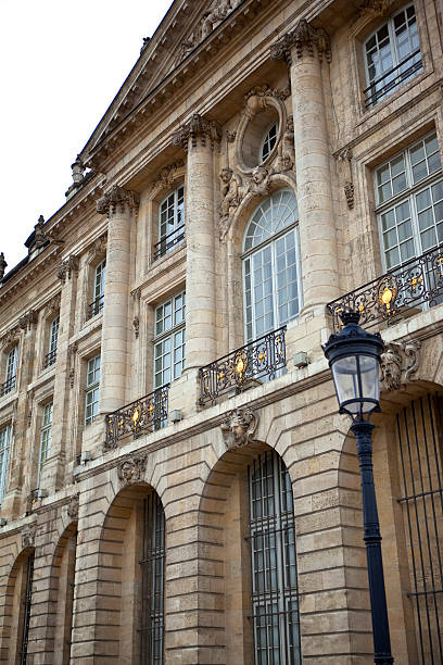 place de la bourse, bordeaux - midi pyrenees aquitaine 18th century style national landmark photos et images de collection