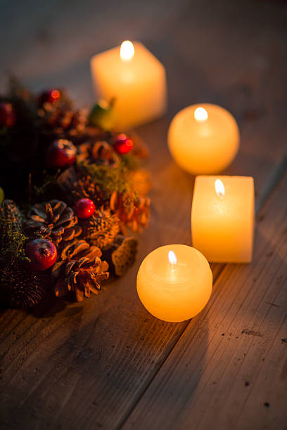 istock Candle and Christmas wreath 157989292
