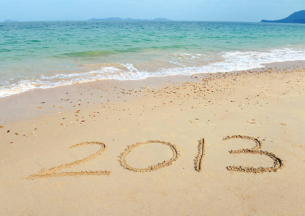 roku 2013 na plaży piasek - 2013 beach sand new years day zdjęcia i obrazy z banku zdjęć