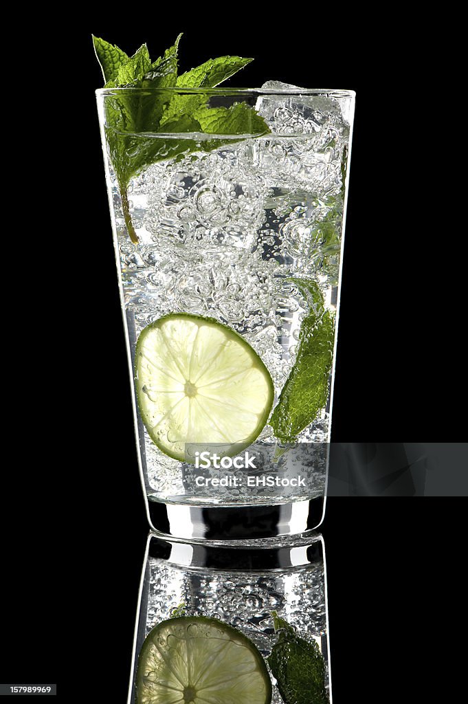 Mojito Cocktail sobre preto - Royalty-free Fundo Preto Foto de stock