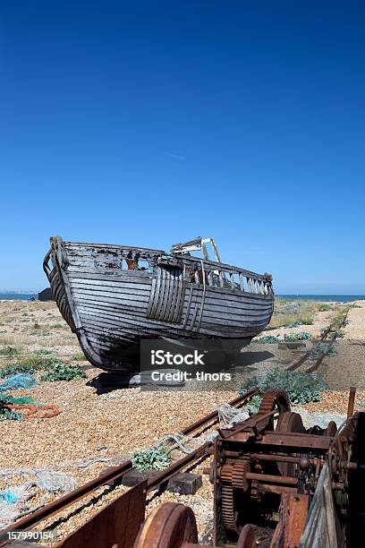 Peschereccio Barca Da Pesca Relitto Derelict - Fotografie stock e altre immagini di Abbandonato - Abbandonato, Ambientazione esterna, Arrugginito