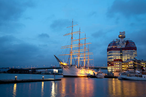 istock Gothenburg harbour at dusk 157992702