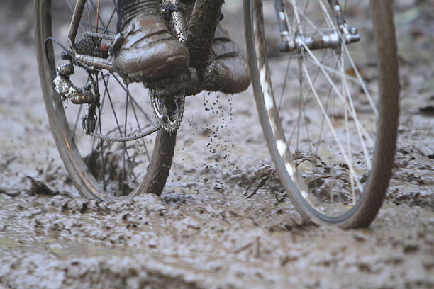 옮겨가기 자전거 휠 splattering 머드 - cyclo cross 뉴스 사진 이미지