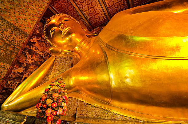 leżący złoty budda - reclining buddha zdjęcia i obrazy z banku zdjęć