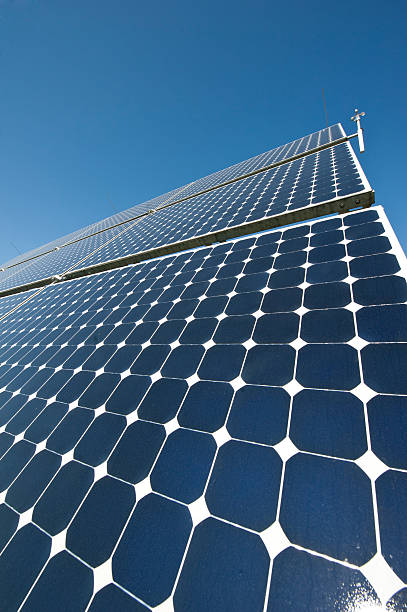 photovoltaik-odnawialnych i zielone engery: zbliżenie z panel słoneczny - solar equimpent zdjęcia i obrazy z banku zdjęć
