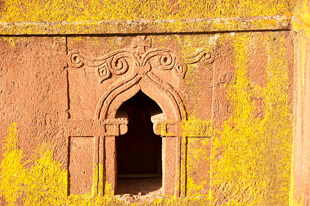 detalle de rock tallada en crudo iglesia bet giyorgis en lalibela, etiopía - saint giorgis fotografías e imágenes de stock