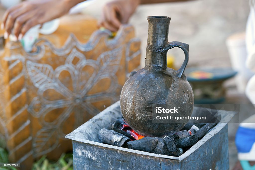 Típica Etíope Panela fervente em um café Cerimónia Tradicional - Royalty-free Ao Ar Livre Foto de stock