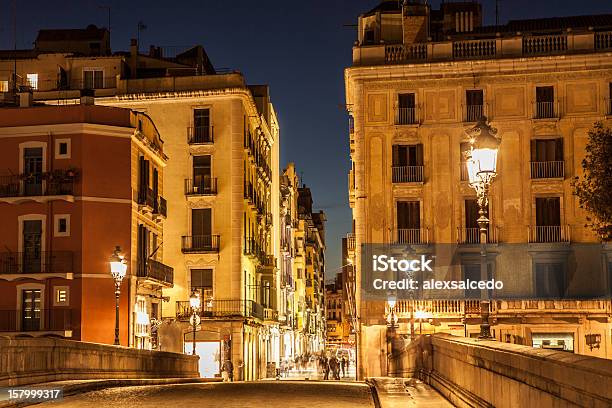 Girona - Fotografie stock e altre immagini di Luce stradale - Luce stradale, Provincia di Girona, Ambientazione esterna