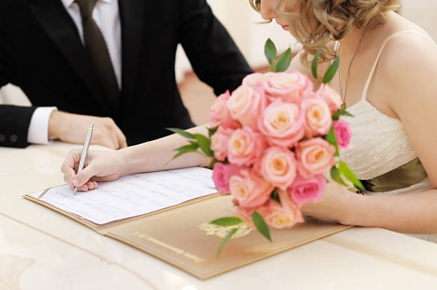 cerimonia di nozze - registry office foto e immagini stock