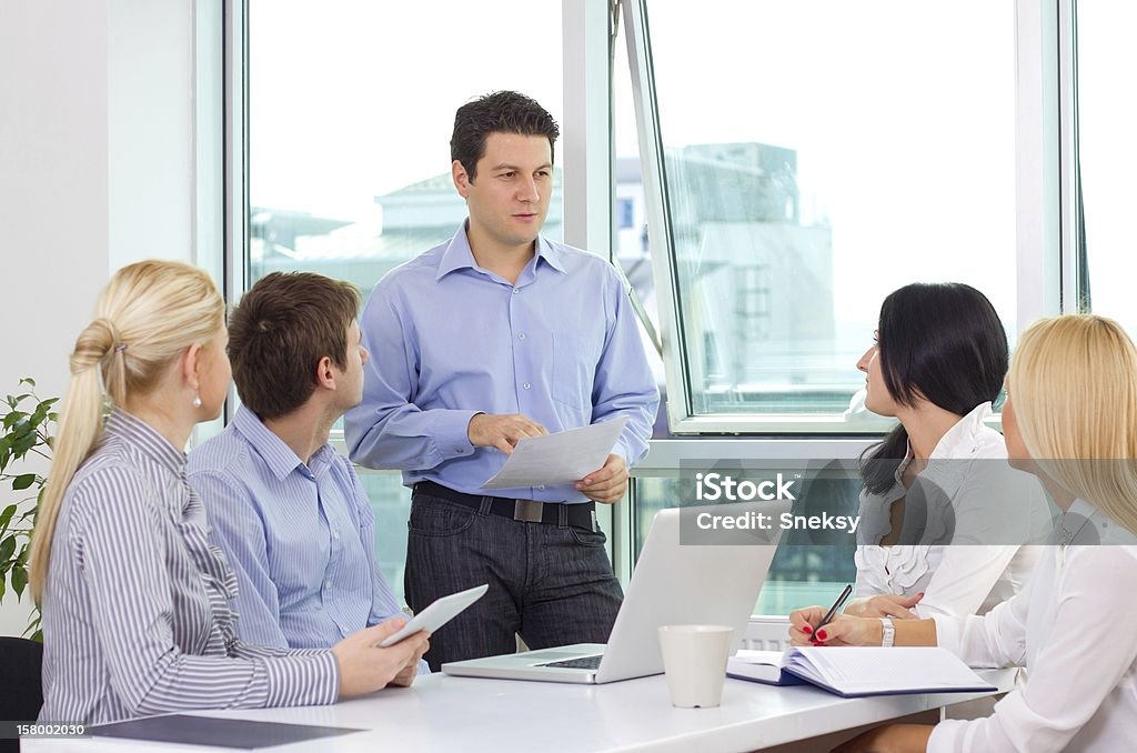 Gruppo di uomini d'affari di lavoro - Foto stock royalty-free di Adulto