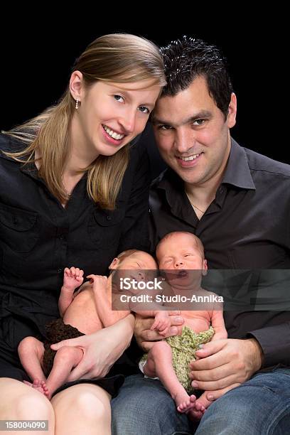 Retrato Con Camas Gemelas Foto de stock y más banco de imágenes de Alegre - Alegre, Bebé, Cansado