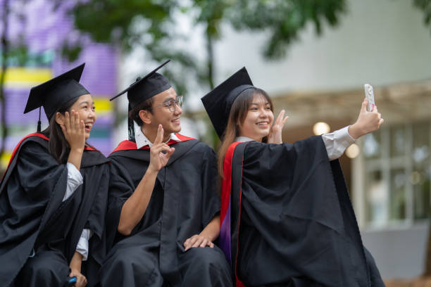 istock Wefie with Friends 1580222115