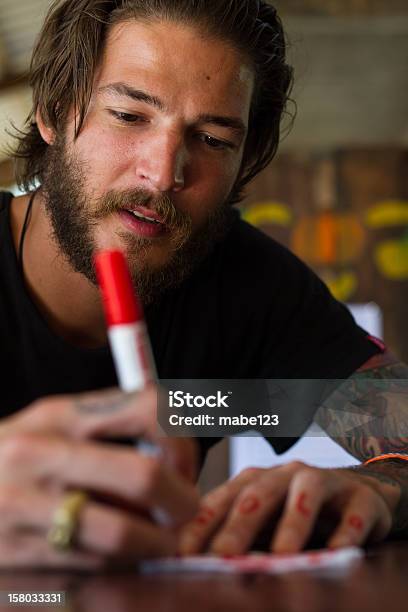 Vermelho Caneta - Fotografias de stock e mais imagens de Adulto - Adulto, Barba, Caneta