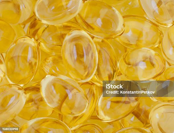 Omega 3 Foto de stock y más banco de imágenes de Aceite de hígado de pescado - Aceite de hígado de pescado, Aceite de pescado, Amarillo - Color