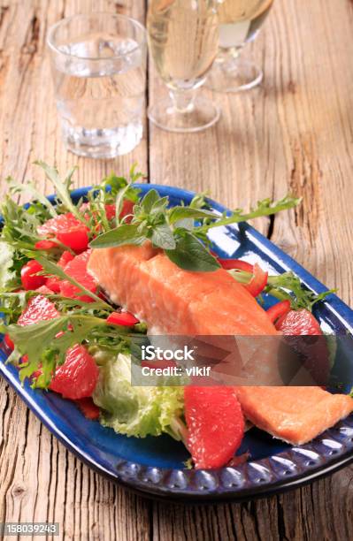 Scharf Angebratener Lachs Mit Salat Gemüse Und Rotorange Stockfoto und mehr Bilder von Grapefruit