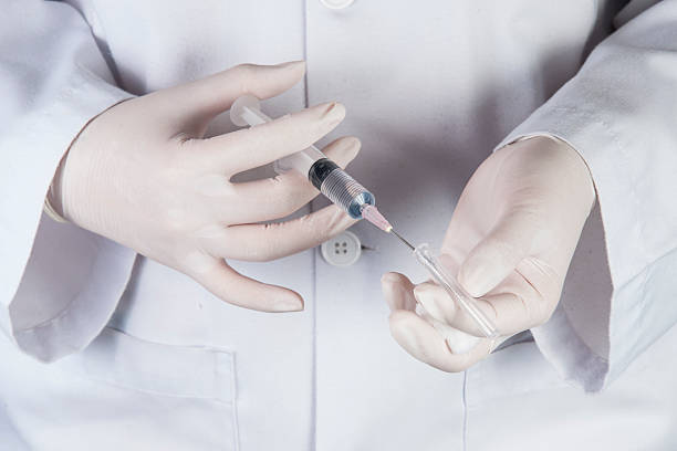 istock Doctor / Nurse holding a syringe 158039558