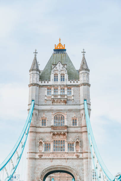 밝은 화창한 날에 타워 브릿지 - london england sunlight morning tower bridge 뉴스 사진 이미지