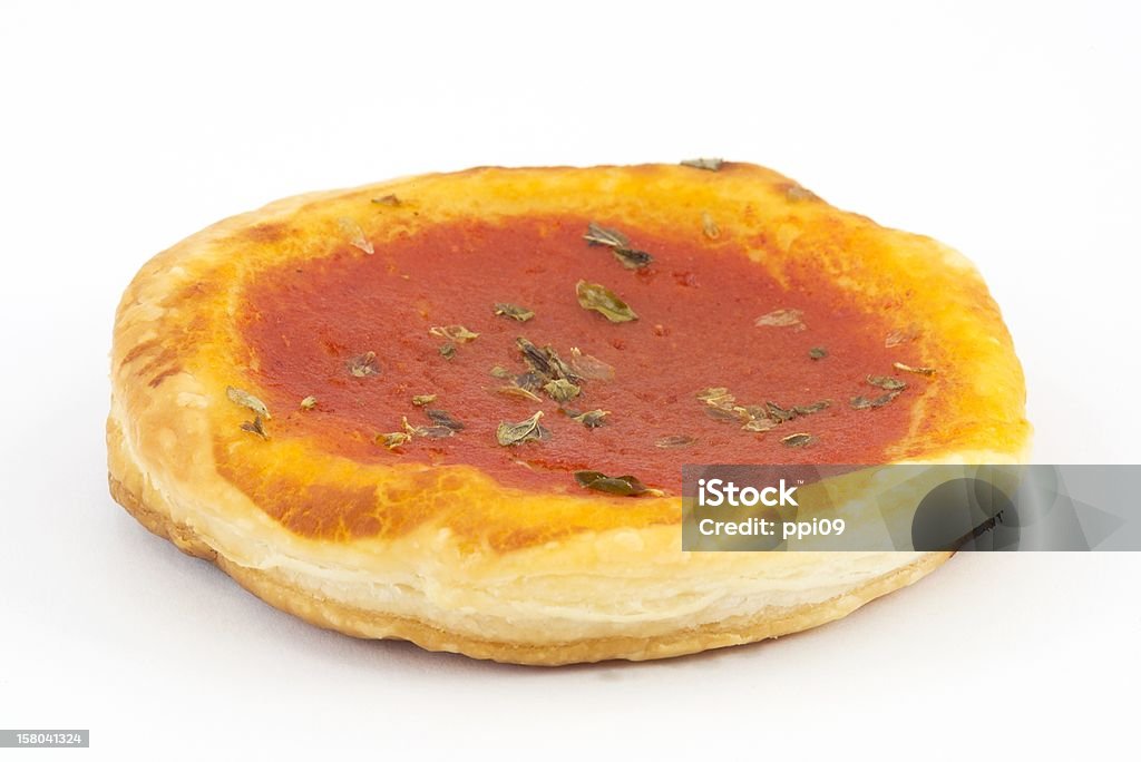 Masa de hojaldre con salsa de tomate y orégano - Foto de stock de Acontecimiento libre de derechos