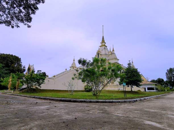 istock Khao Kong Buddhist Park 1580592178