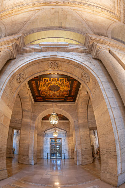 interior da biblioteca pública, manhattan, nova iorque, eua - new york city new york public library indoors bookshelf - fotografias e filmes do acervo