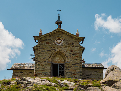 Antica chiesa fatto con le pietre della montagna
