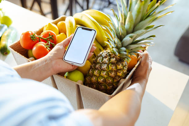 istock Mobile app for ordering organic food 1581368973
