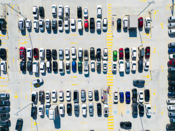 istock Busy Shopping Centre Carpark 1581620389