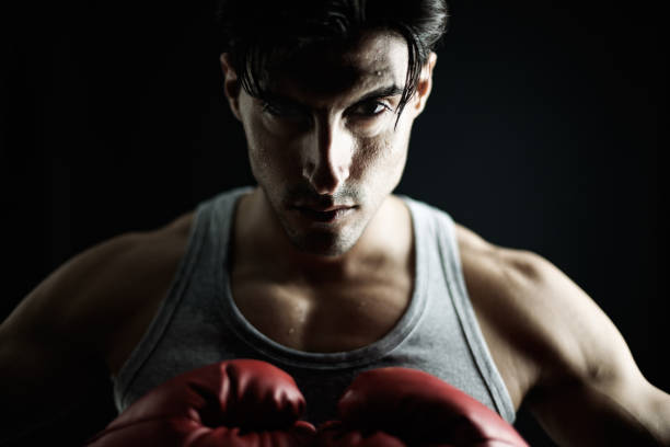 boxer 검은, 숫나사. - men sweat combative sport boxing 뉴스 사진 이미지