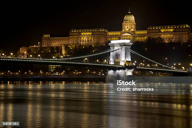 Foto de Budapestpalácio Real E A Ponte Chain e mais fotos de stock de Budapeste - Budapeste, Capitais internacionais, Cidade