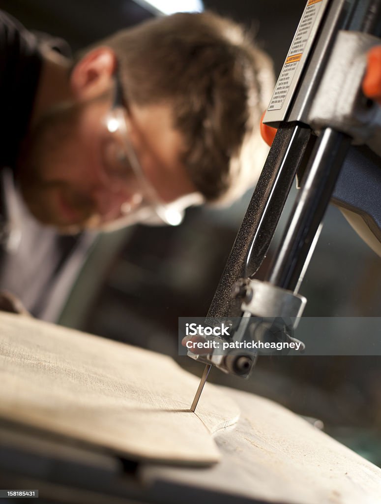 Mann mit einem Bandsaw - Lizenzfrei Berufliche Beschäftigung Stock-Foto