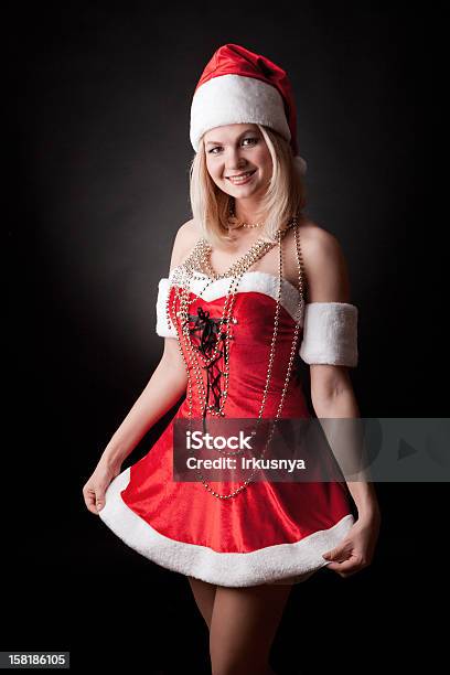Santa Dziewczyna - zdjęcia stockowe i więcej obrazów Boże Narodzenie - Boże Narodzenie, Czapka Świętego Mikołaja, Czerwony