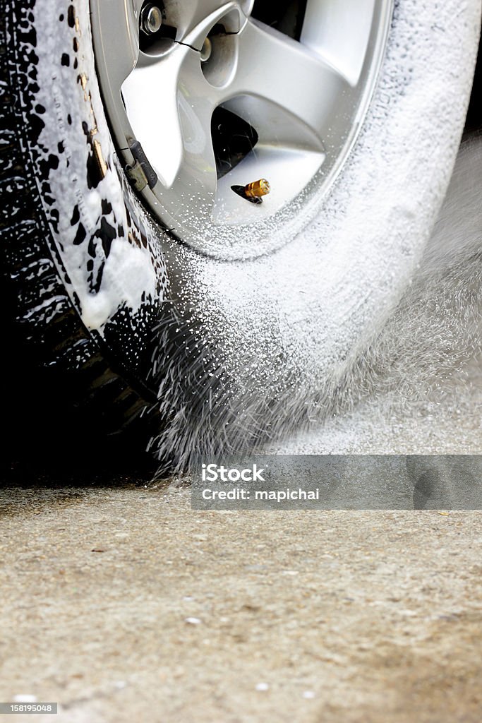 Spray revestido rodas - Foto de stock de Alagado - Molhado royalty-free