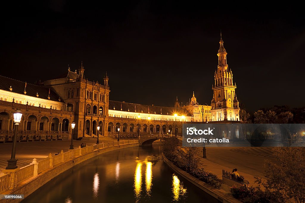 Plaza de España en Sevilla por la noche, - Foto de stock de Agua libre de derechos