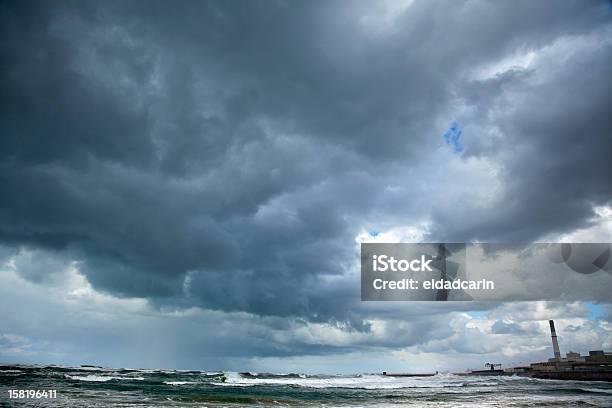 Mar Agitado No Orifício De Telaviv - Fotografias de stock e mais imagens de Alterações climáticas - Alterações climáticas, Ao Ar Livre, Azul