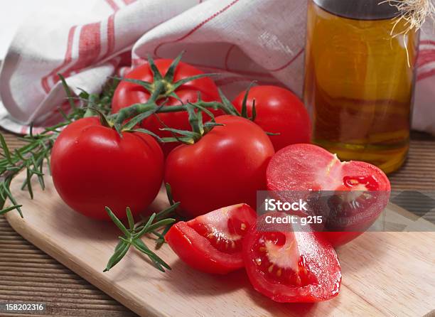 Pomidory Przyprawy I Oliwa Z Oliwek - zdjęcia stockowe i więcej obrazów Butelka - Butelka, Ciecz, Fotografika