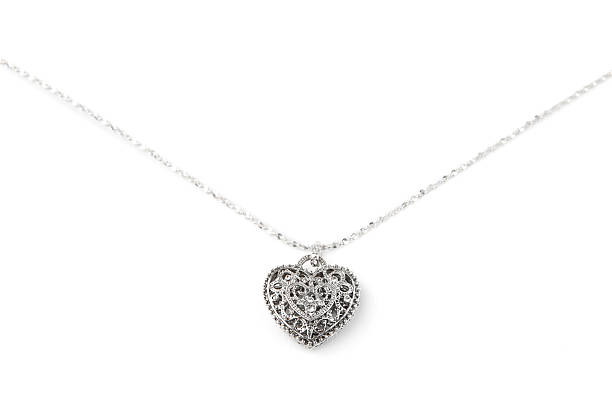 シルバーのハートペンダントネックレス - heart pendant ストックフォトと画像