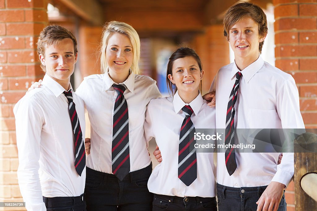 그룹 고등학교 학생들이 - 로열티 프리 제복 스톡 사진