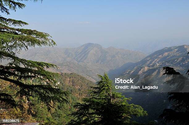 Shimla Himacha Pradesh Índia - Fotografias de stock e mais imagens de Ao Ar Livre - Ao Ar Livre, Azul, Cor verde