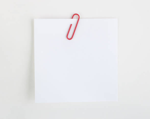 скрепка для бумаг, держащий пустой - index card paper clip paper blank стоковые фото и изображения