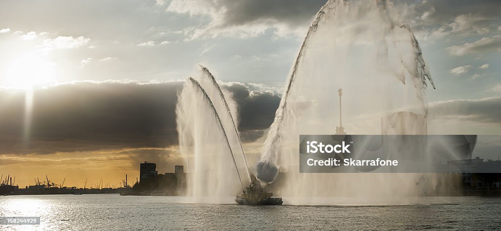 Schlepper feiert in Rotterdam Hafen - Lizenzfrei Blau Stock-Foto