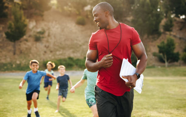 istock Sports trainer coaching elementary school children 1582512213