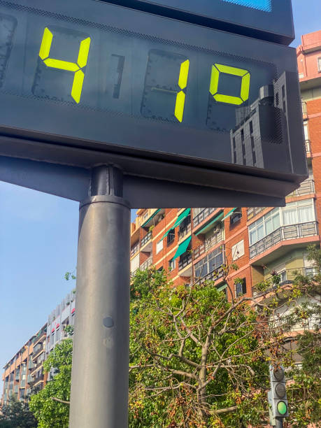 istock 41 degrees celsius in the city 1582569188