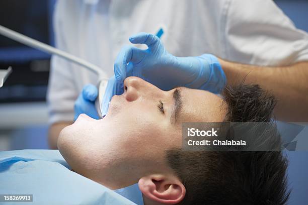 Ambulatorio Dentistico - Fotografie stock e altre immagini di Accudire - Accudire, Adulto, Ambulatorio dentistico