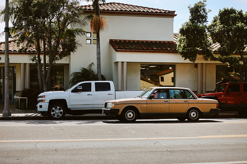 Streets and cars in Pismo Beach, California